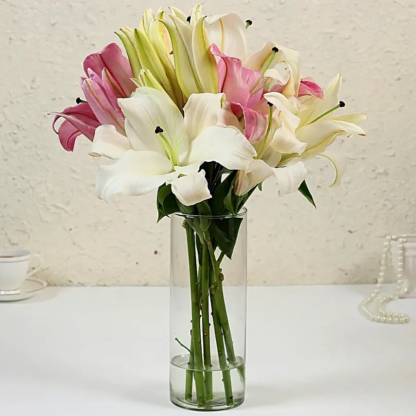 pink-white-oriental-lilies-in-glass-vase_1_68189032.jpg